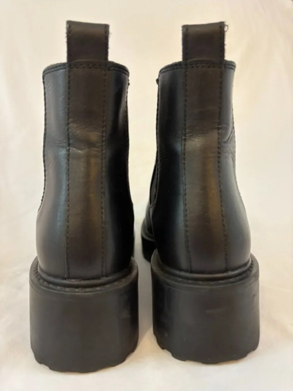 Steve Madden Tyclone Black Leather Lug Sole Chelsea Boot Women's Size 6M